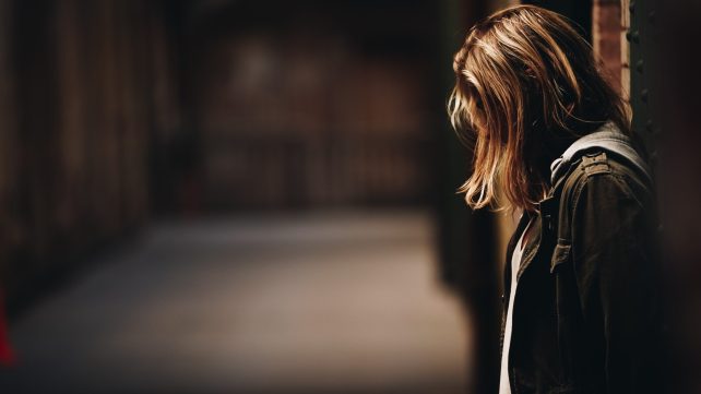 Trauma z opuštění není něco, co by se dalo jednoduše „přepsat“